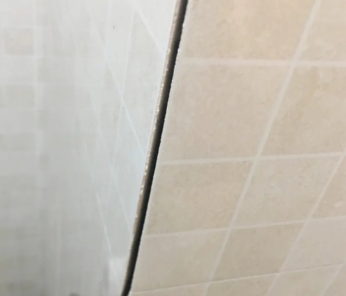文登瓷砖空鼓维修公司分享阳台瓷砖脱落的修复过程可以分为以下几个步骤